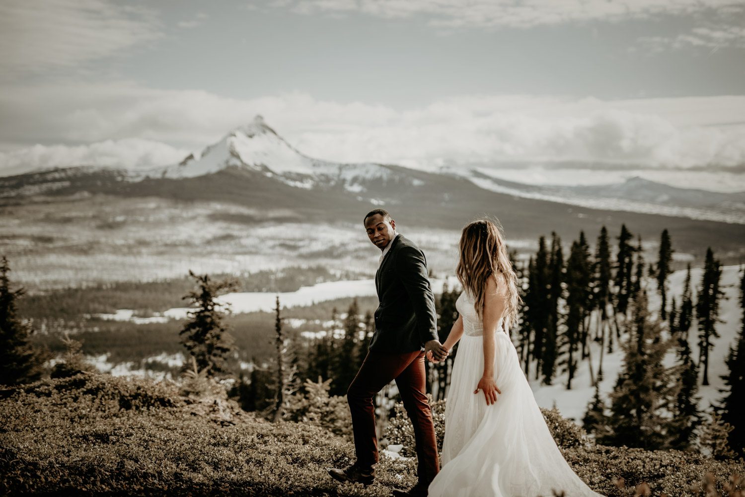 Oregon Elopement Photographer