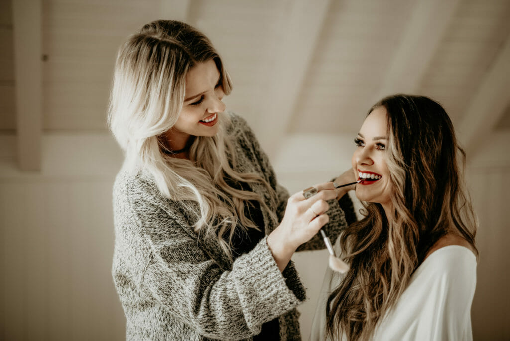 make up during an elopement at suttle lake lodge