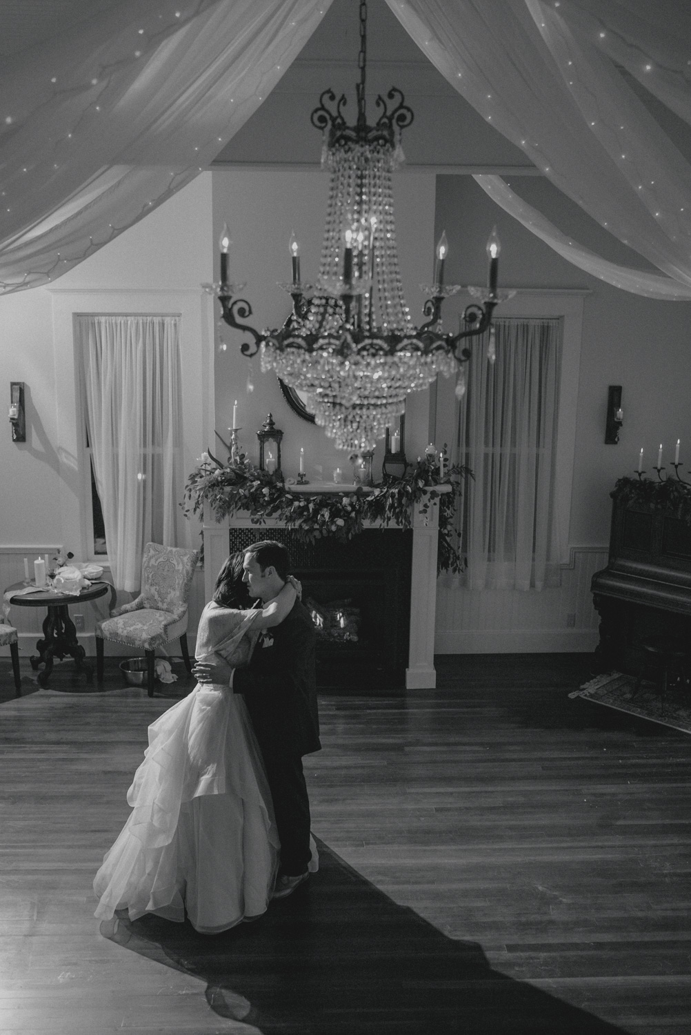 bride-groom dance