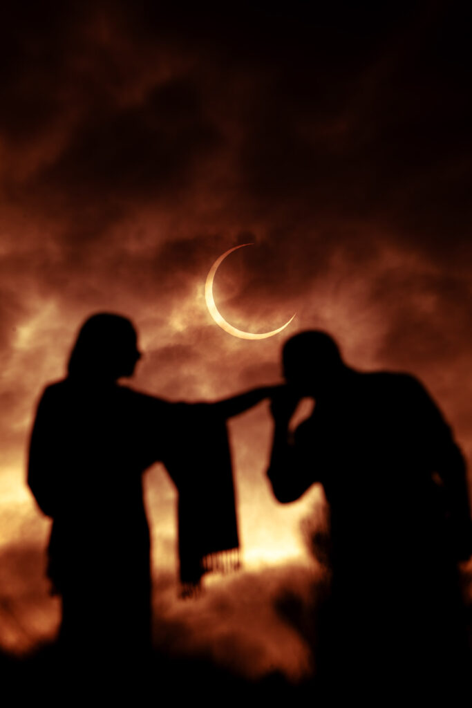 a couple on their wedding day during the annular eclipse near bend oregon